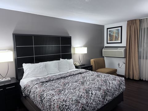 Iron/ironing board, free WiFi, bed sheets, alarm clocks