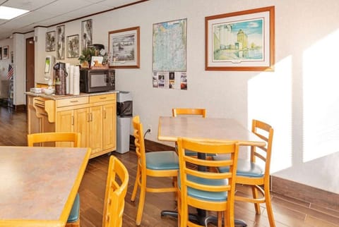 Free daily on-the-go breakfast