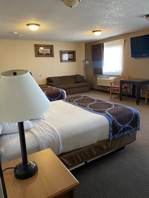 1 bedroom, desk, blackout drapes, free WiFi