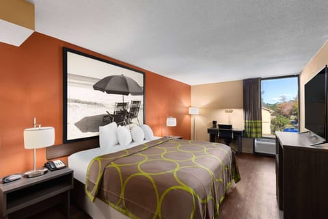 Standard Room, 1 King Bed, Accessible | Premium bedding, in-room safe, desk, iron/ironing board