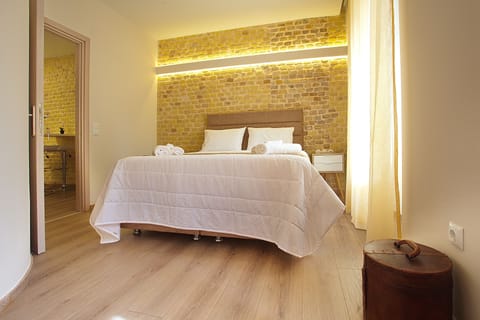 Luxury Apartment, 1 Bedroom, Kitchen, City View | Blackout drapes, soundproofing, iron/ironing board, free WiFi