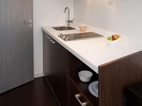 Family Apartment, 1 Bedroom | In-room safe, desk, blackout drapes, soundproofing