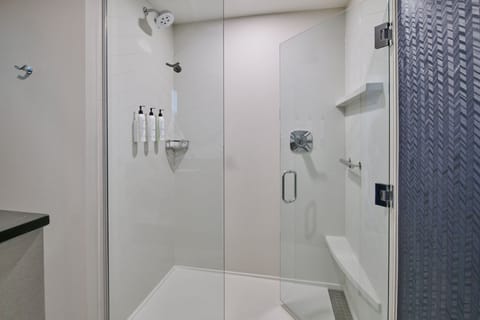 Rainfall showerhead, free toiletries, hair dryer, towels