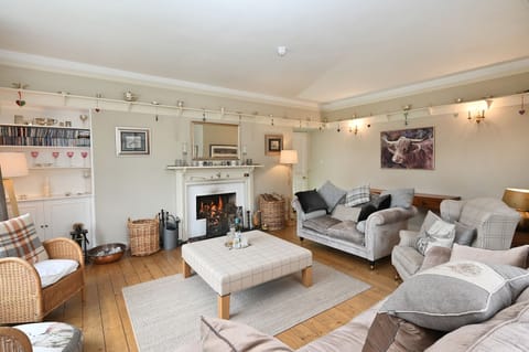 House, Ensuite | Interior