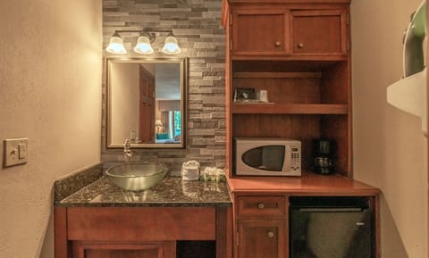 Superior Double Room, 2 Queen Beds, Mountain View (No Pets) | Bathroom | Free toiletries, hair dryer, towels, soap