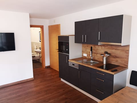 Apartment, Balcony | Hypo-allergenic bedding, soundproofing, free WiFi, bed sheets