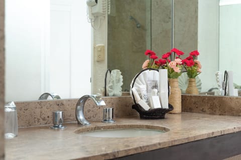 Studio Suite, 1 King Bed, Partial Sea View | Bathroom | Combined shower/tub, free toiletries, hair dryer, towels