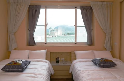 Economy Quadruple Room | Individually decorated, individually furnished, desk, soundproofing
