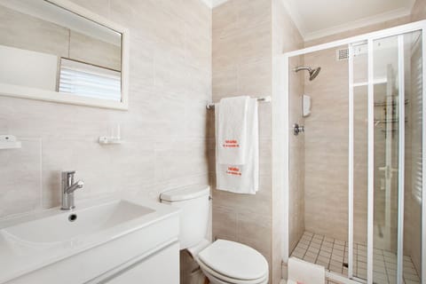 Self Catering - 3 Bedroom | Bathroom | Rainfall showerhead, free toiletries, towels, soap