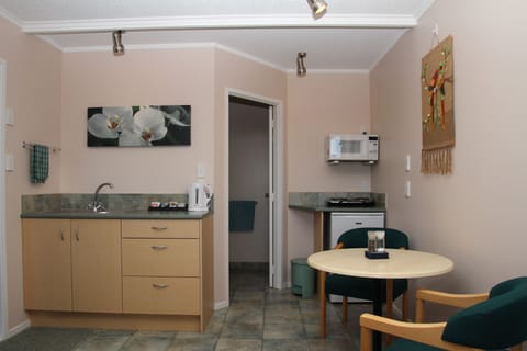 Studio, Sea View (Queen) | Private kitchenette | Fridge, microwave, stovetop, coffee/tea maker