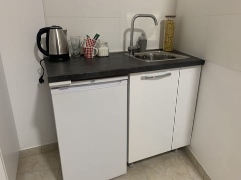 Classic Room | Private kitchenette | Electric kettle