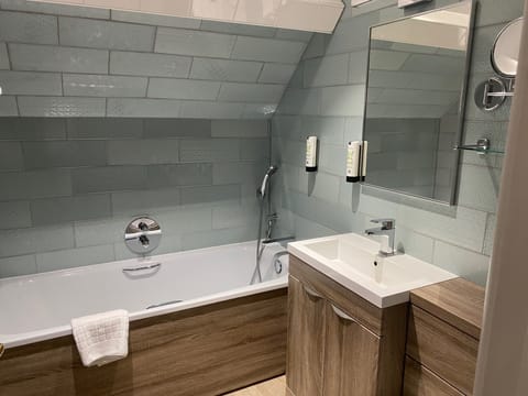 Superior Double Room | Bathroom | Free toiletries, hair dryer, towels, soap