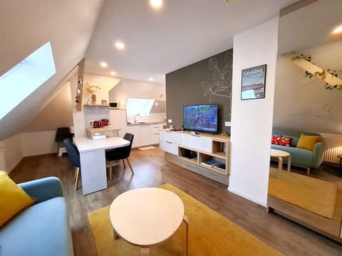 Comfort Studio (Josephine) | Living area | Flat-screen TV
