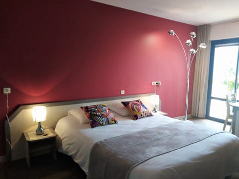 Double Room, Garden View | Desk, free WiFi