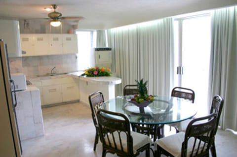 Premier Room, 2 Bedrooms, Kitchen, Tower | Private kitchenette | Cookware/dishes/utensils