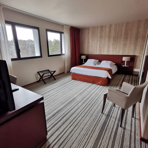 Double Room (South Side) | In-room safe, desk, soundproofing, free WiFi