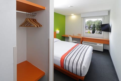 Desk, iron/ironing board, free WiFi, bed sheets