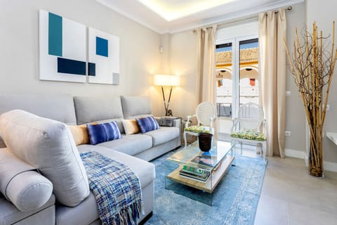 Apartment (3 Bedrooms) | Front of property