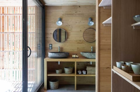 Design Suite, Hot Tub -"Nude" by Gilles Ballini | Bathroom | Shower, rainfall showerhead, free toiletries, hair dryer