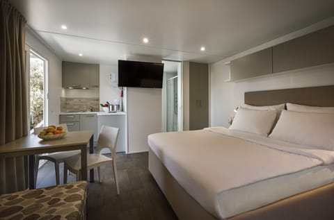 In-room safe, free WiFi, bed sheets