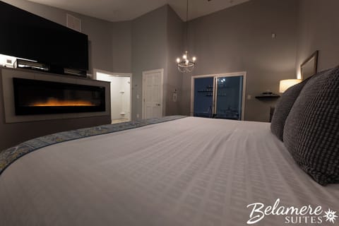 Presidential Swimming Pool Suite | Egyptian cotton sheets, premium bedding, pillowtop beds