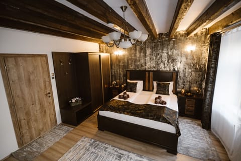 Deluxe Studio | Minibar, desk, blackout drapes, soundproofing