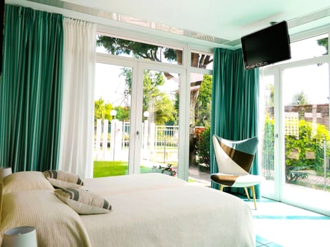 Double or Twin Room, Garden View | Minibar, in-room safe, blackout drapes, soundproofing
