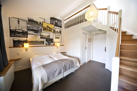 Quadruple Room (Bed & Breakfast) | Cribs/infant beds, free WiFi, bed sheets