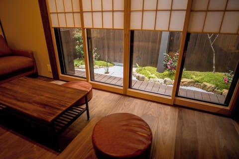 Villa Silktree | In-room safe, individually decorated, desk, laptop workspace