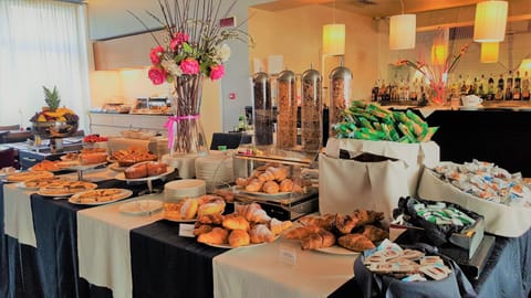 Daily buffet breakfast for a fee