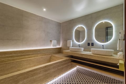 Deluxe Room | Bathroom | Combined shower/tub, deep soaking tub, rainfall showerhead