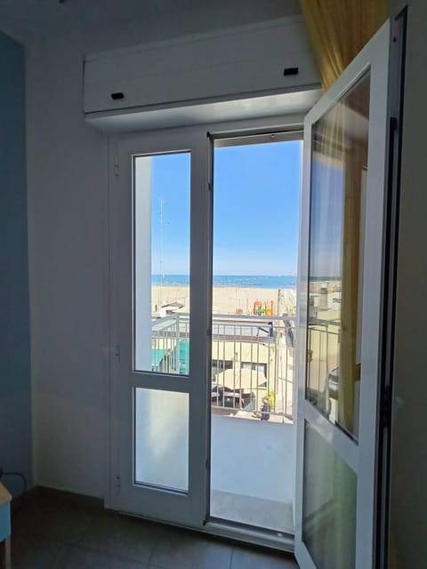 Double Room, Sea View (Matrimoniale) | Minibar, in-room safe, desk, WiFi (free)
