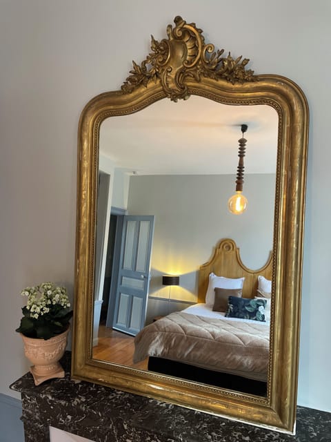 Deluxe Suite, Courtyard View | 1 bedroom, premium bedding, minibar, WiFi (free)