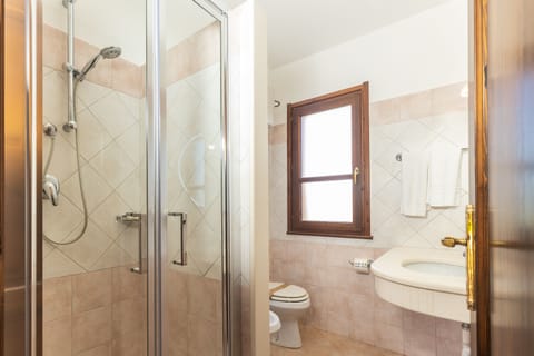 Superior Double Room, Balcony, Mountain View | Bathroom | Shower, free toiletries, hair dryer, bidet