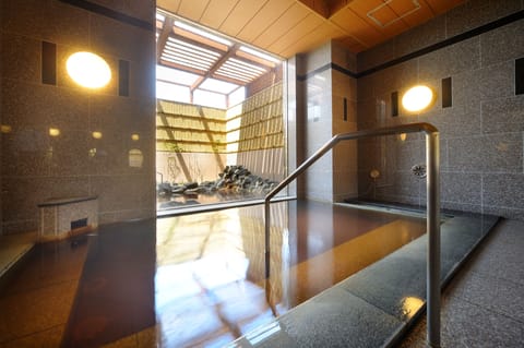 Indoor spa tub