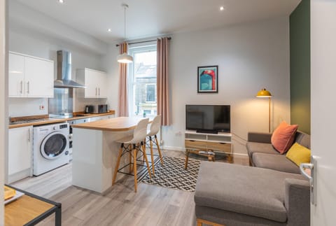 Deluxe Apartment, Private Bathroom (Treetops at City Haven) | Lounge