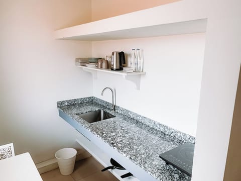 Premier Room, 1 Bedroom, Pool View | Bathroom | Shower, rainfall showerhead, free toiletries, hair dryer