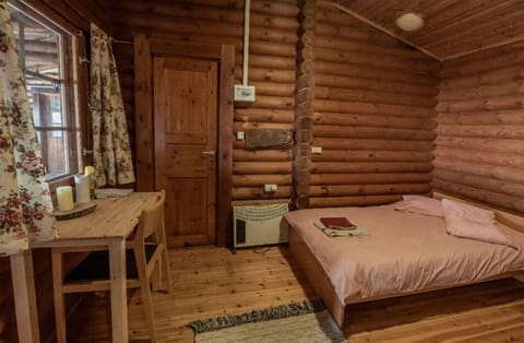 Triple Room | Laptop workspace, free WiFi, bed sheets