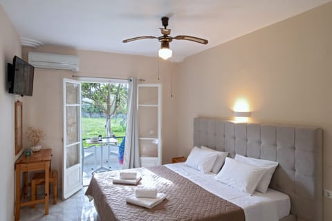 Studio | Blackout drapes, travel crib, free WiFi, bed sheets