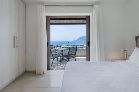 2 Bedroom Maisonete with Sea View | In-room safe, desk, soundproofing, iron/ironing board