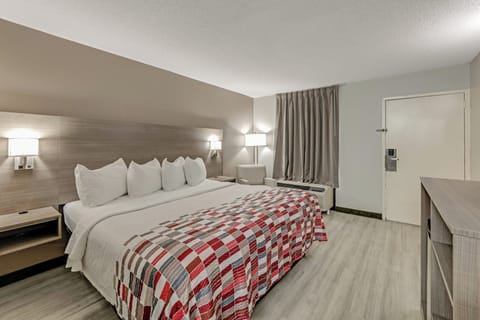 Blackout drapes, free WiFi, bed sheets