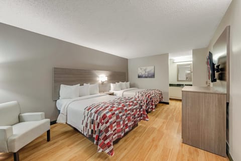 Blackout drapes, free WiFi, bed sheets