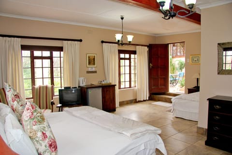 Porcupine Place | Laptop workspace, iron/ironing board, free cribs/infant beds, free WiFi