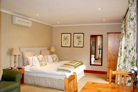 Lime Cottage | Laptop workspace, iron/ironing board, free cribs/infant beds, free WiFi