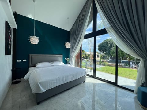 Family Double Room | In-room safe, free WiFi, bed sheets