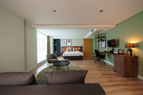 Junior Suite | In-room safe, rollaway beds, free WiFi