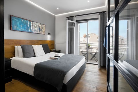 Deluxe Apartment | Hypo-allergenic bedding, memory foam beds, individually decorated