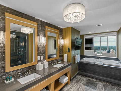 Presidential Suite, 3 Bedrooms | Bathroom | Designer toiletries, hair dryer, towels