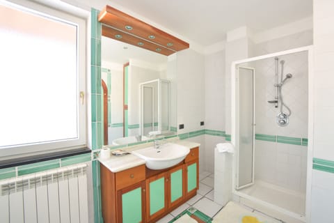 Standard Double Room | Bathroom | Shower, rainfall showerhead, hair dryer, bathrobes