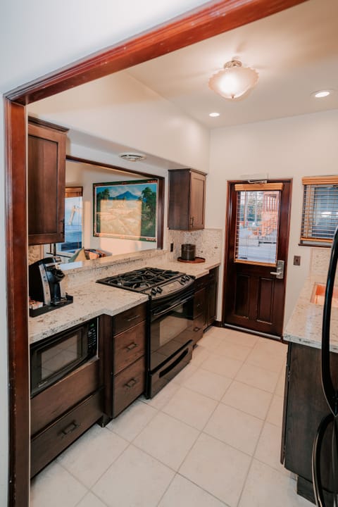 Deluxe Room, Multiple Beds, Ocean View | Private kitchen | Fridge, microwave, stovetop, coffee/tea maker